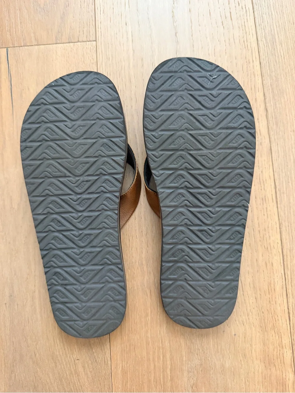 REEF Men's Black Footbed Flip Flops with Brown Leather Straps